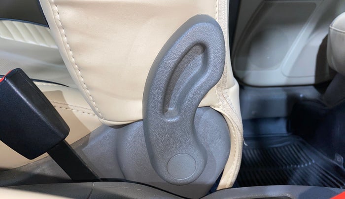 2014 Hyundai i10 MAGNA 1.1, Petrol, Manual, 43,999 km, Driver Side Adjustment Panel