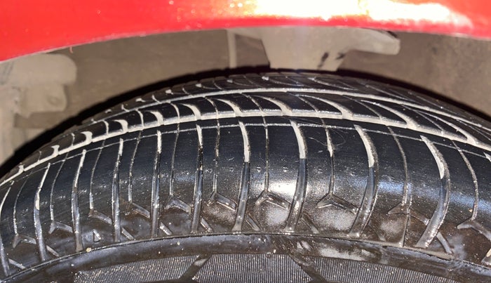 2014 Hyundai i10 MAGNA 1.1, Petrol, Manual, 43,999 km, Left Front Tyre Tread