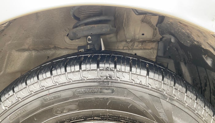 2014 Maruti Swift VXI, Petrol, Manual, 63,265 km, Right Front Tyre Tread