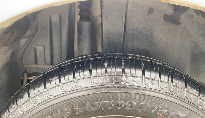 2014 Maruti Swift VXI, Petrol, Manual, 63,265 km, Right Rear Tyre Tread