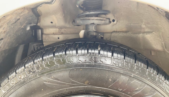 2014 Maruti Swift VXI, Petrol, Manual, 63,265 km, Left Front Tyre Tread