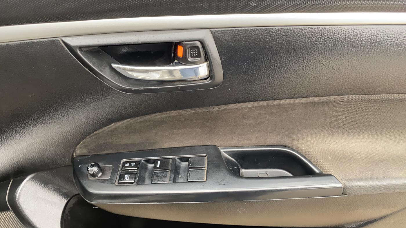 2014 Maruti Swift VXI, Petrol, Manual, 63,265 km, Driver Side Door Panels Control