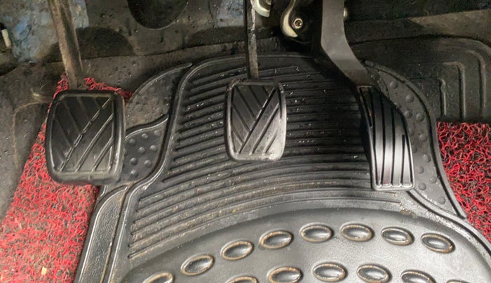 2014 Maruti Swift VXI, Petrol, Manual, 63,265 km, Pedals