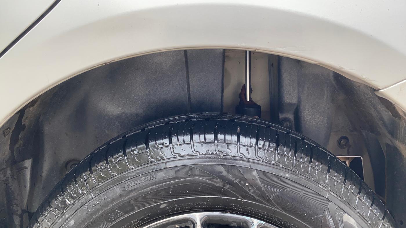 2014 Maruti Swift VXI, Petrol, Manual, 63,265 km, Left Rear Tyre Tread