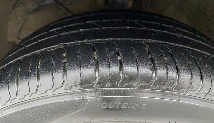 2016 Maruti Baleno ALPHA PETROL 1.2, Petrol, Manual, 72,725 km, Left Front Tyre Tread