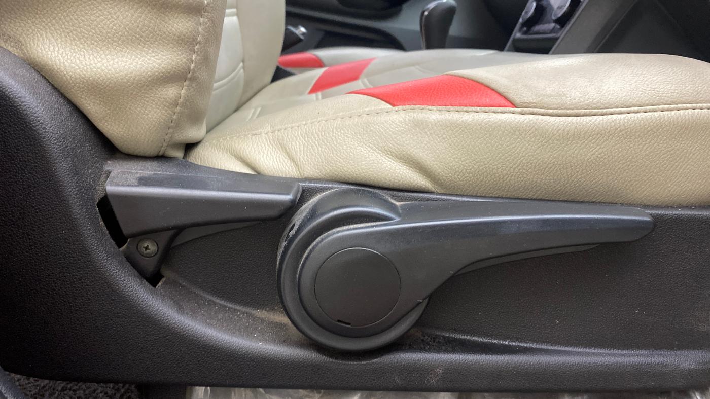 2019 Tata TIGOR XZ PLUS PETROL, Petrol, Manual, 1,26,891 km, Driver Side Adjustment Panel