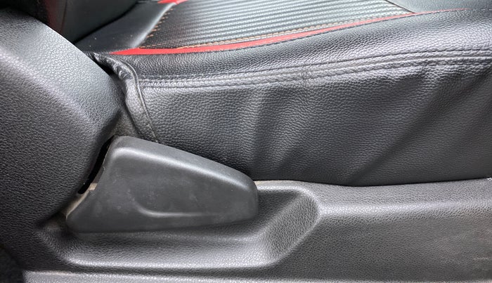 2019 Renault Kwid RXT 1.0 (O), Petrol, Manual, 37,915 km, Driver Side Adjustment Panel