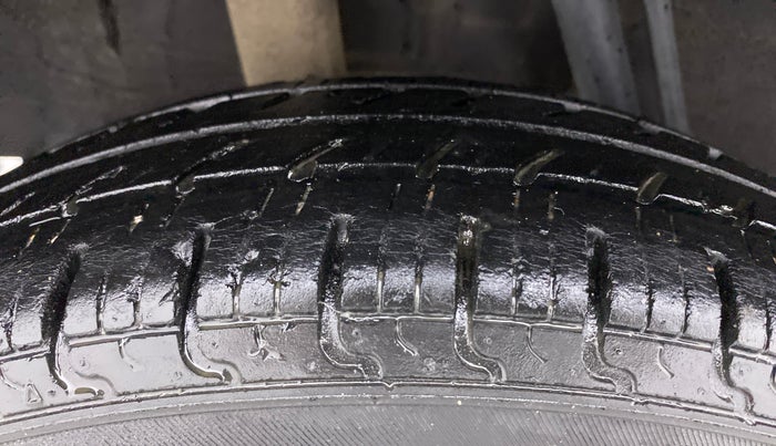 2019 Renault Kwid RXT 1.0 (O), Petrol, Manual, 37,915 km, Right Rear Tyre Tread