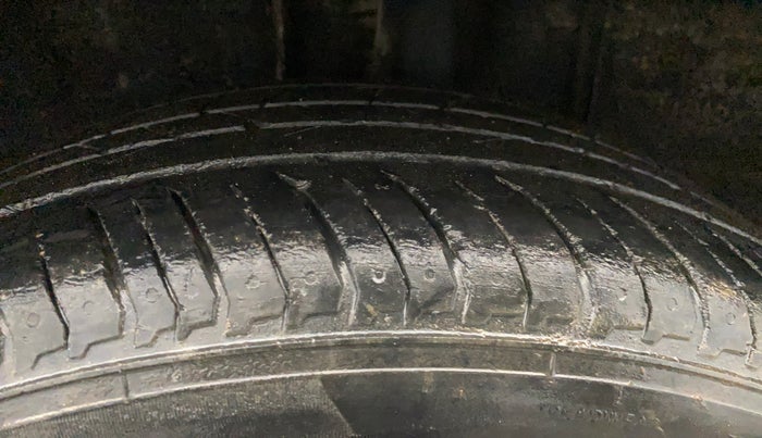 2021 Nissan MAGNITE XE, Petrol, Manual, 59,274 km, Left Rear Tyre Tread