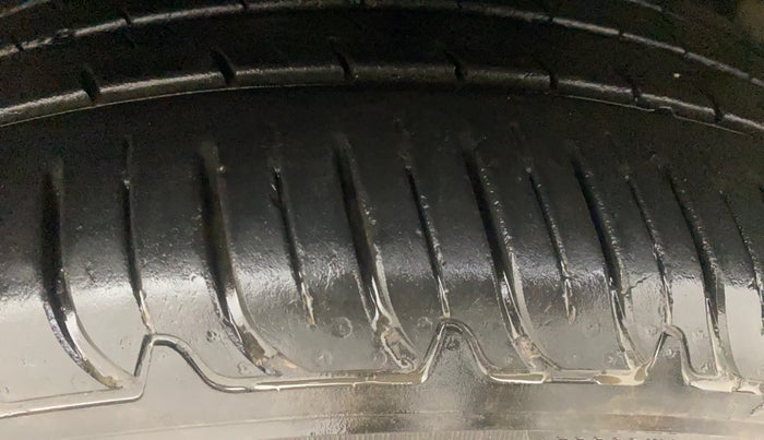 2015 Hyundai Santa Fe 4 WD AT, Diesel, Automatic, 81,011 km, Right Front Tyre Tread