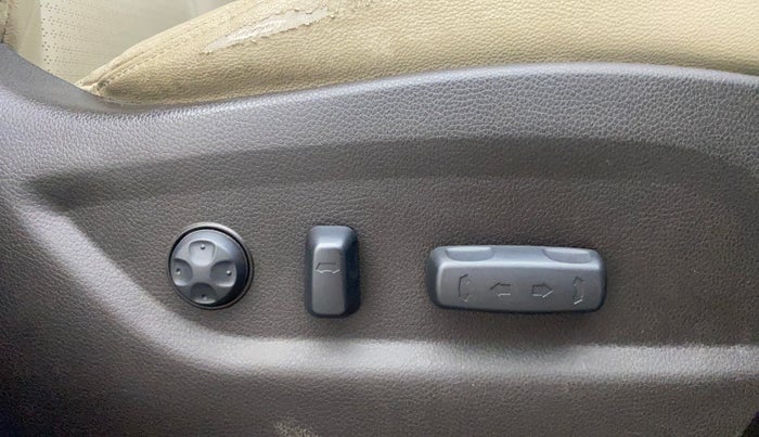 2015 Hyundai Santa Fe 4 WD AT, Diesel, Automatic, 81,011 km, Driver Side Adjustment Panel