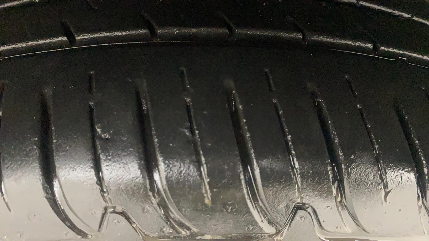 2015 Hyundai Santa Fe 4 WD AT, Diesel, Automatic, 81,011 km, Left Front Tyre Tread