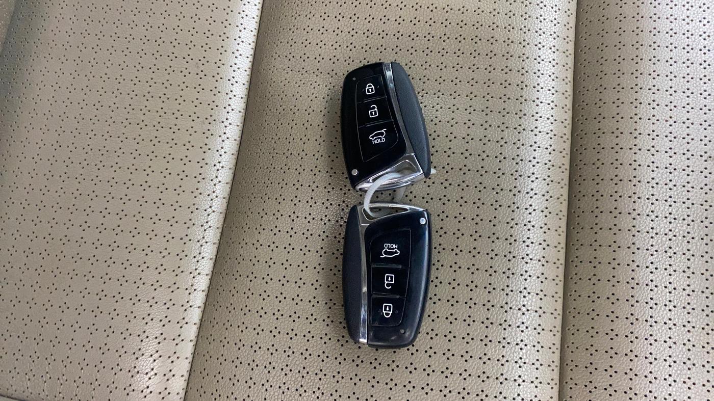 2015 Hyundai Santa Fe 4 WD AT, Diesel, Automatic, 81,011 km, Key Close Up