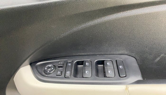 2022 Hyundai VENUE SX 1.0 (O) TURBO IMT, Petrol, Manual, 22,472 km, Driver Side Door Panels Control