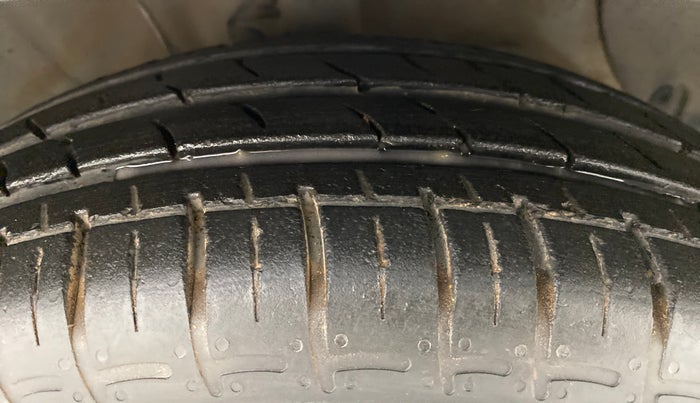 2021 Hyundai GRAND I10 NIOS SPORTZ U2 1.2 CRDI, Diesel, Manual, 17,647 km, Right Front Tyre Tread