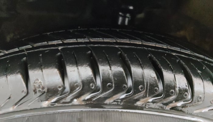 2014 Maruti Celerio VXI, Petrol, Manual, 59,009 km, Left Front Tyre Tread