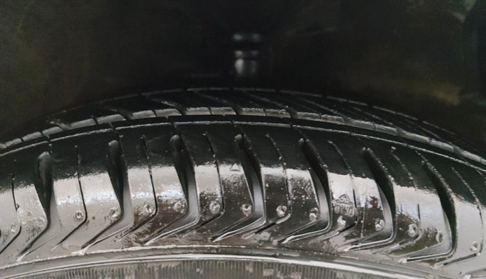 2014 Maruti Celerio VXI, Petrol, Manual, 59,009 km, Right Front Tyre Tread