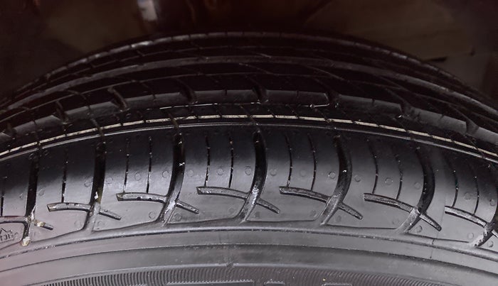 2016 Maruti Baleno DELTA PETROL 1.2, Petrol, Manual, 35,360 km, Right Front Tyre Tread