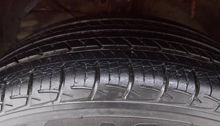 2016 Maruti Baleno DELTA PETROL 1.2, Petrol, Manual, 35,360 km, Left Front Tyre Tread