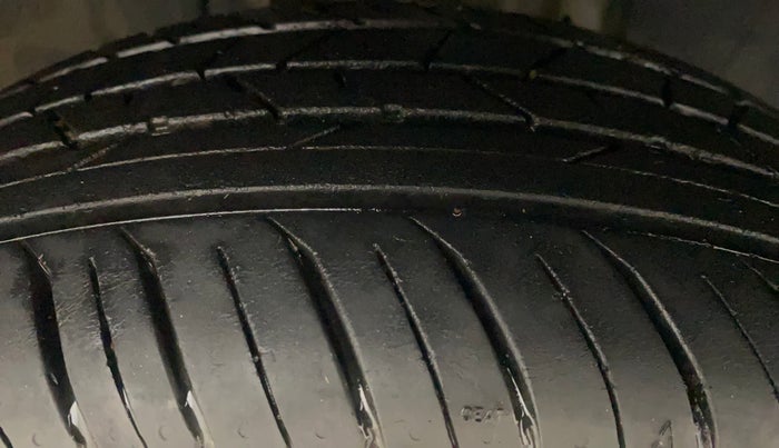 2021 Renault Kiger RXZ TURBO CVT, Petrol, Automatic, 27,393 km, Right Front Tyre Tread