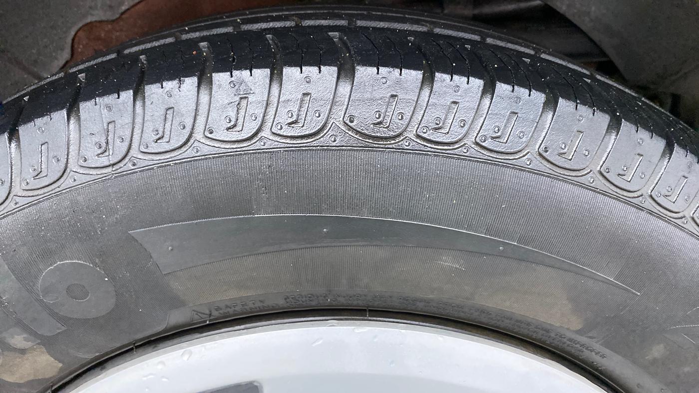 2017 Mahindra XUV500 W4, Diesel, Manual, 43,405 km, Left Rear Tyre Tread