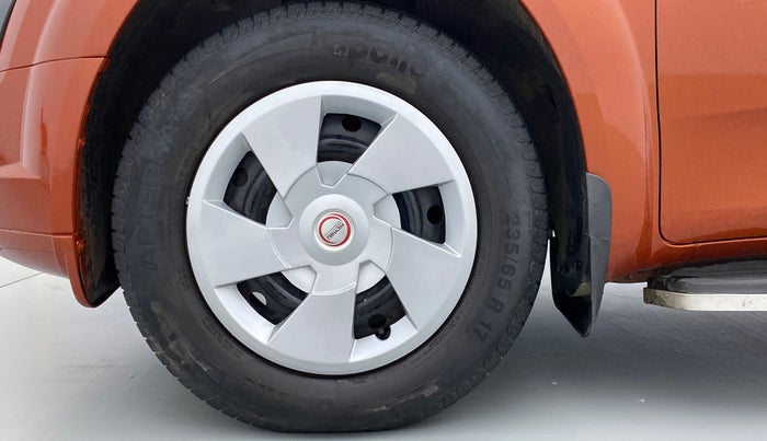 2017 Mahindra XUV500 W4, Diesel, Manual, 43,405 km, Left Front Wheel