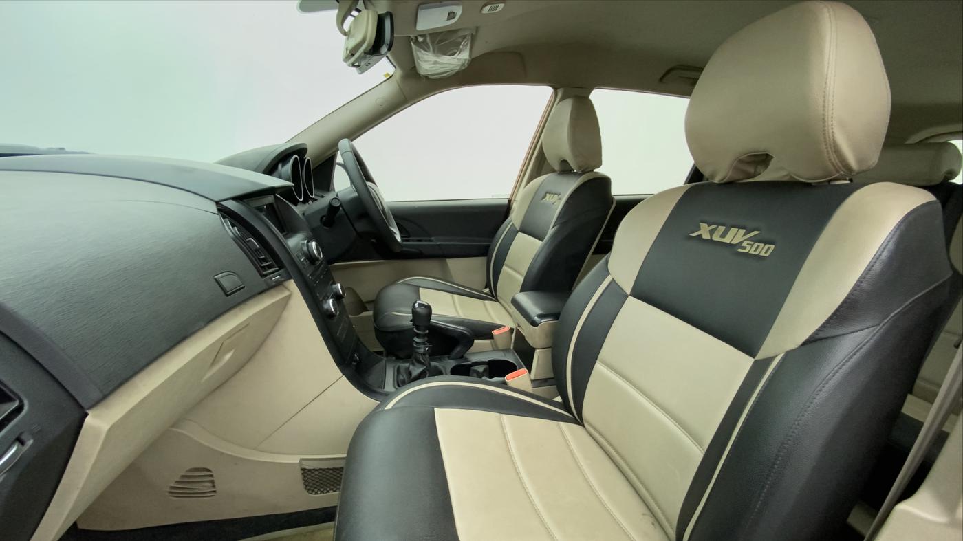 2017 Mahindra XUV500 W4, Diesel, Manual, 43,405 km, Right Side Front Door Cabin View