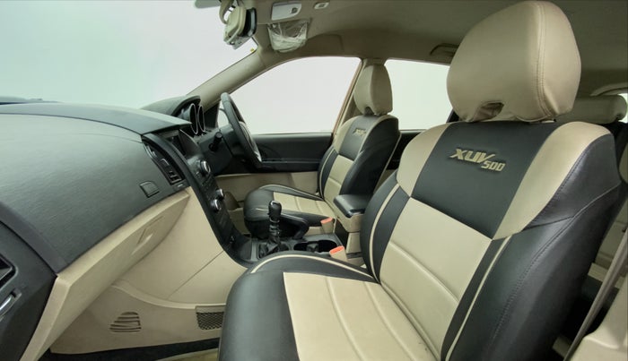 2017 Mahindra XUV500 W4, Diesel, Manual, 43,405 km, Right Side Front Door Cabin View