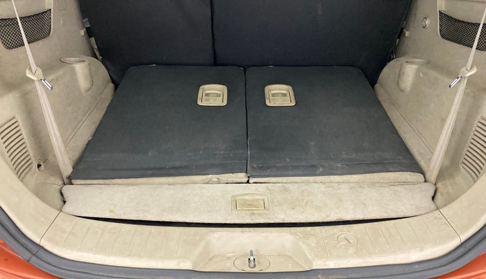 2017 Mahindra XUV500 W4, Diesel, Manual, 43,405 km, Boot Inside View