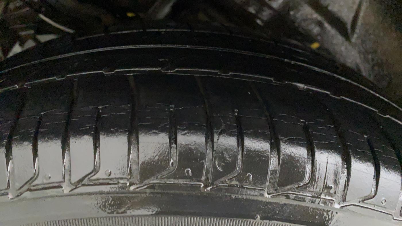 2011 Toyota Corolla Altis 1.8 G, Petrol, Manual, 89,740 km, Right Rear Tyre Tread