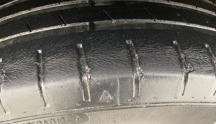 2021 Toyota Glanza G, Petrol, Manual, 40,895 km, Left Front Tyre Tread