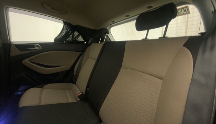 2016 Hyundai Elite i20 ASTA 1.2 (O), Petrol, Manual, 27,261 km, Right Side Rear Door Cabin