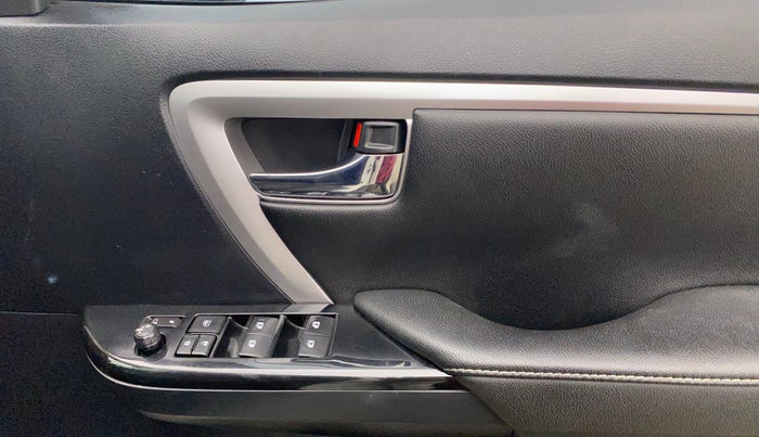 2024 Toyota Fortuner 4X2 MT 2.7 PETROL, Petrol, Manual, 22,651 km, Driver Side Door Panels Control