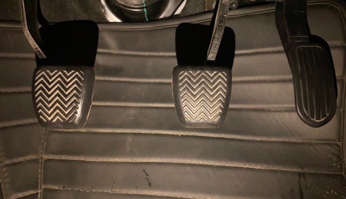 2024 Toyota Fortuner 4X2 MT 2.7 PETROL, Petrol, Manual, 22,651 km, Pedals