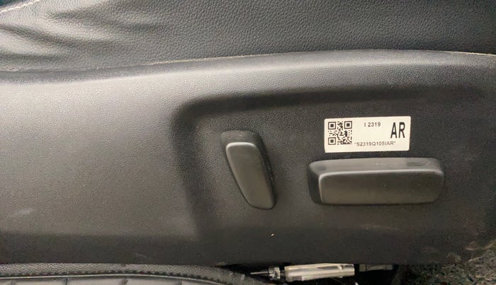 2024 Toyota Fortuner 4X2 MT 2.7 PETROL, Petrol, Manual, 22,651 km, Driver Side Adjustment Panel