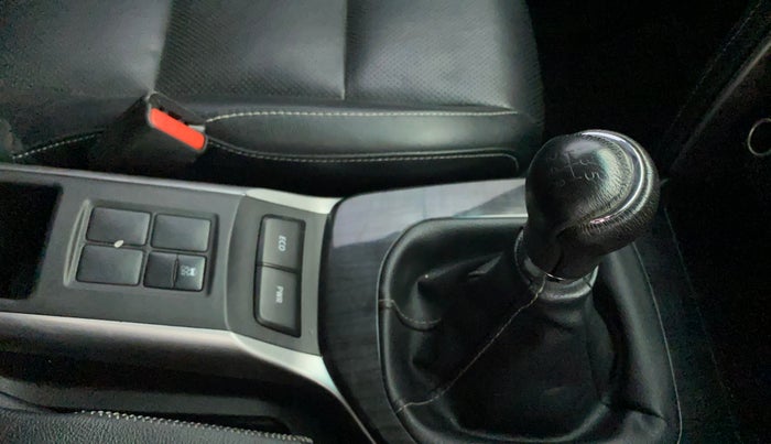 2024 Toyota Fortuner 4X2 MT 2.7 PETROL, Petrol, Manual, 22,651 km, Gear Lever