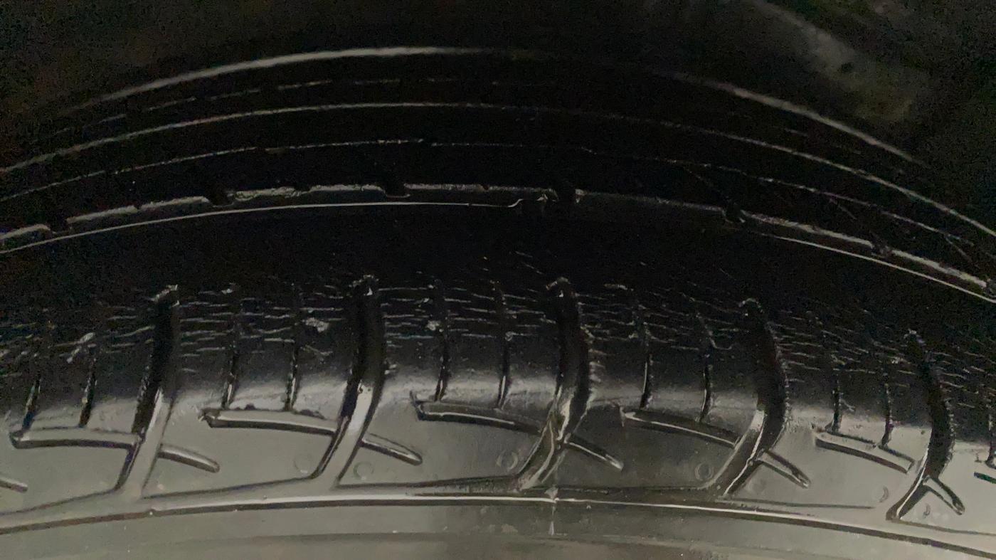2013 Maruti Ertiga VXI, Petrol, Manual, 61,530 km, Right Rear Tyre Tread