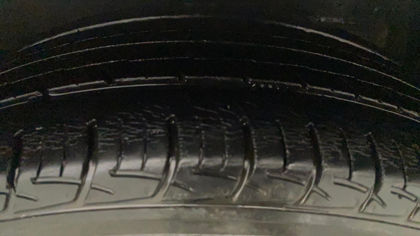 2013 Maruti Ertiga VXI, Petrol, Manual, 61,530 km, Left Front Tyre Tread