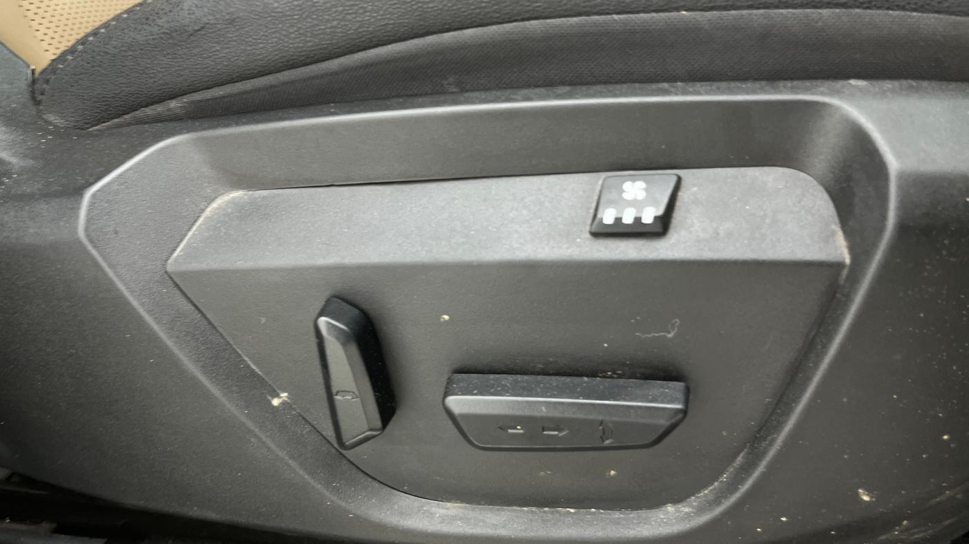 2022 Tata Safari XZA PLUS KAZIRANGA, Diesel, Automatic, 1,27,794 km, Driver Side Adjustment Panel