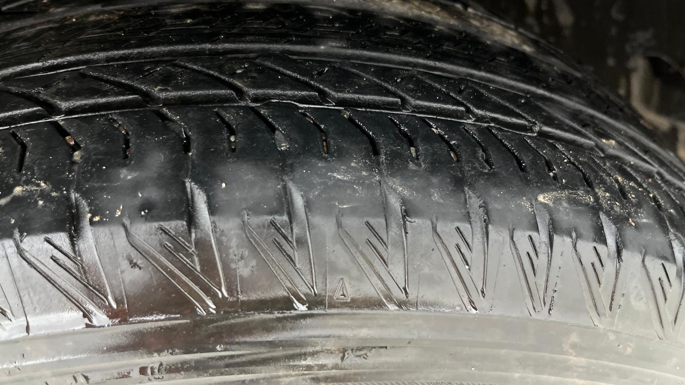 2022 Tata Safari XZA PLUS KAZIRANGA, Diesel, Automatic, 1,27,794 km, Left Front Tyre Tread