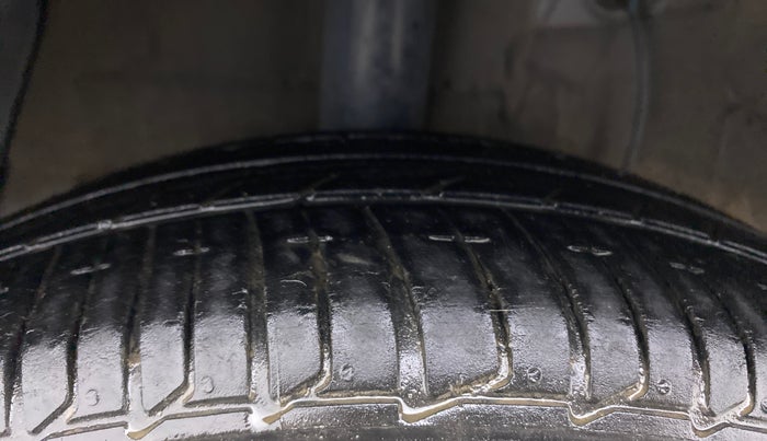 2017 Hyundai Xcent SX 1.2 (O), Petrol, Manual, 53,752 km, Right Rear Tyre Tread