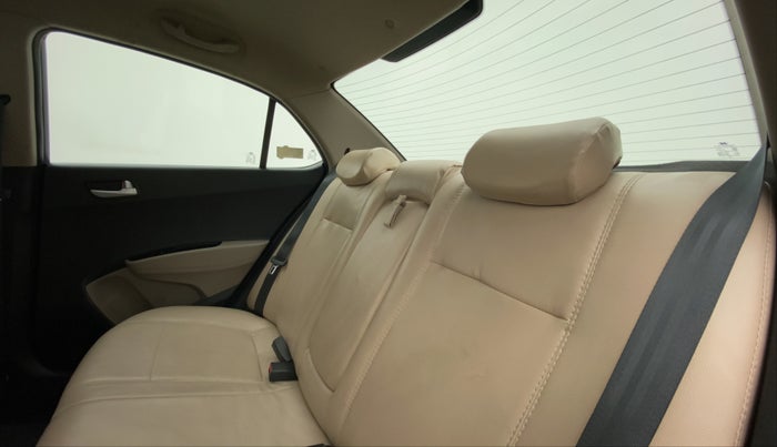 2017 Hyundai Xcent SX 1.2 (O), Petrol, Manual, 53,752 km, Right Side Rear Door Cabin