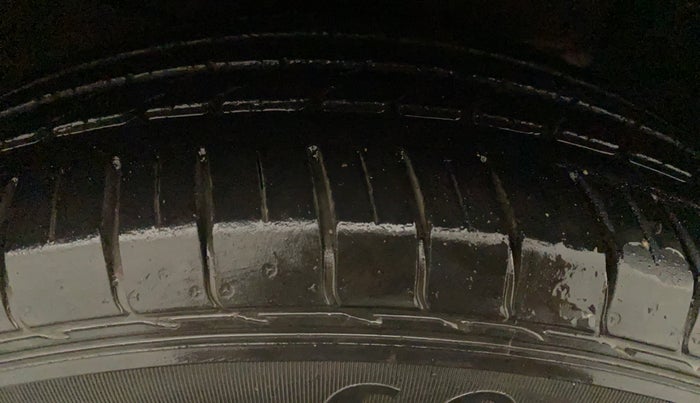 2016 Hyundai Creta SX PLUS AT 1.6 PETROL, Petrol, Automatic, 73,228 km, Right Front Tyre Tread