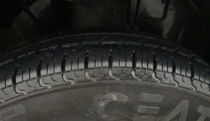 2017 Renault Kwid CLIMBER 1.0 AMT, Petrol, Automatic, 53,430 km, Right Front Tyre Tread