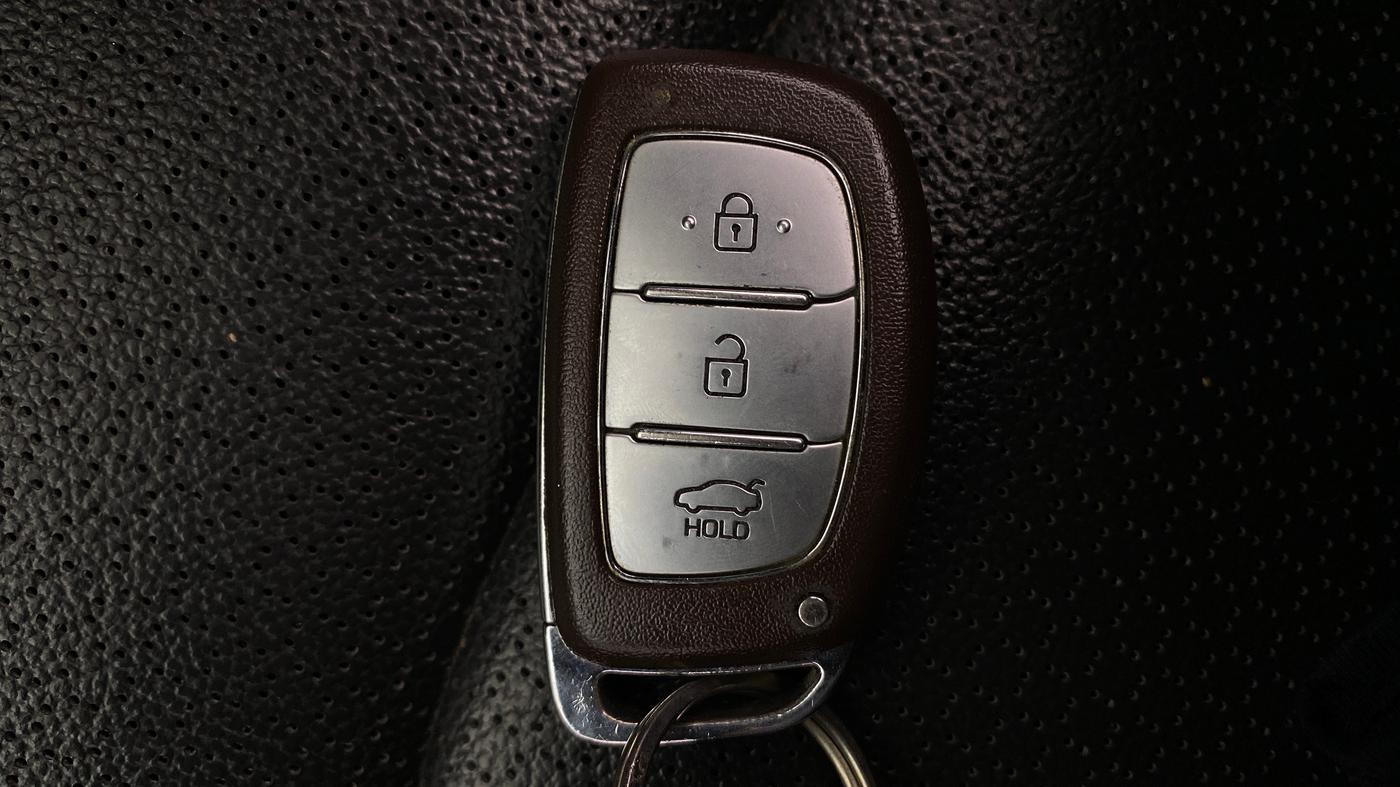 2019 Hyundai New Elantra 2.0 SX(O) AT PETROL, Petrol, Automatic, 60,097 km, Key Close Up