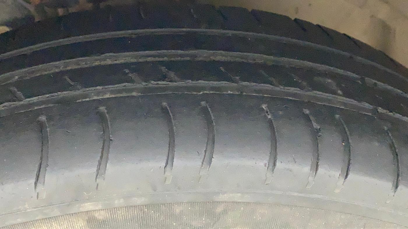 2020 Maruti New Wagon-R LXI CNG 1.0, CNG, Manual, 76,171 km, Left Front Tyre Tread