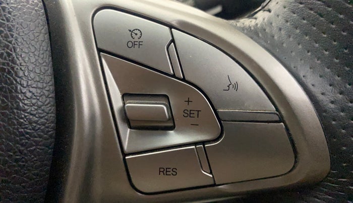 2021 Mahindra XUV300 W8 1.2 PETROL, Petrol, Manual, 20,674 km, Adaptive Cruise Control