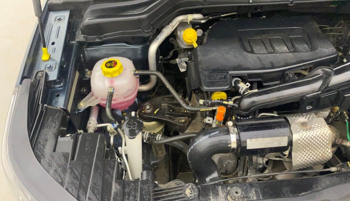 2021 Mahindra XUV300 W8 1.2 PETROL, Petrol, Manual, 20,674 km, Engine View - Right