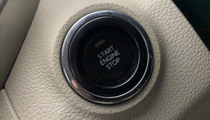 2021 Mahindra XUV300 W8 1.2 PETROL, Petrol, Manual, 20,674 km, Keyless Start/ Stop Button