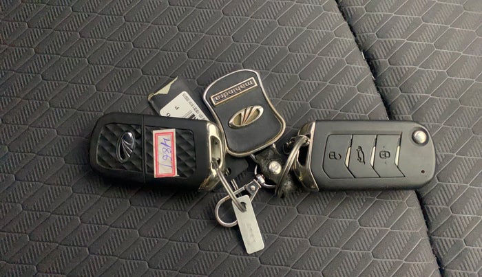 2021 Mahindra XUV300 W8 1.2 PETROL, Petrol, Manual, 20,674 km, Key Close Up